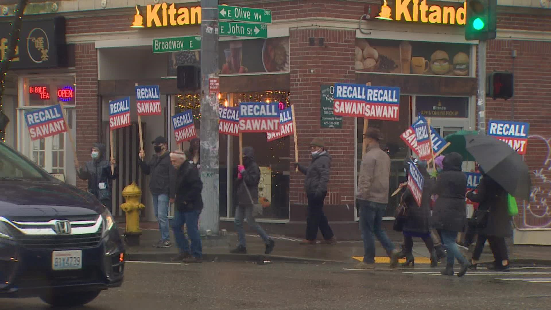 Supporters of council member Kshama Sawant and organizers of the recall campaign against her were out talking to potential voters on Saturday.