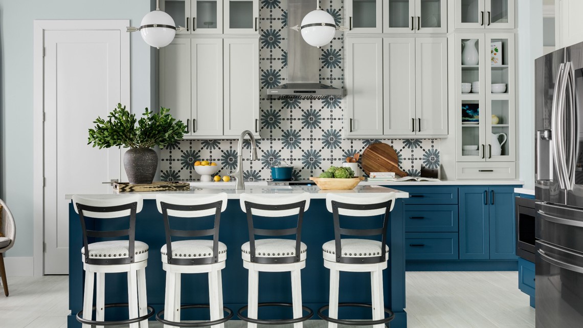 Cooking with Color: 5 Homes with Colorful Kitchen Cabinetry - Sotheby´s  International Realty