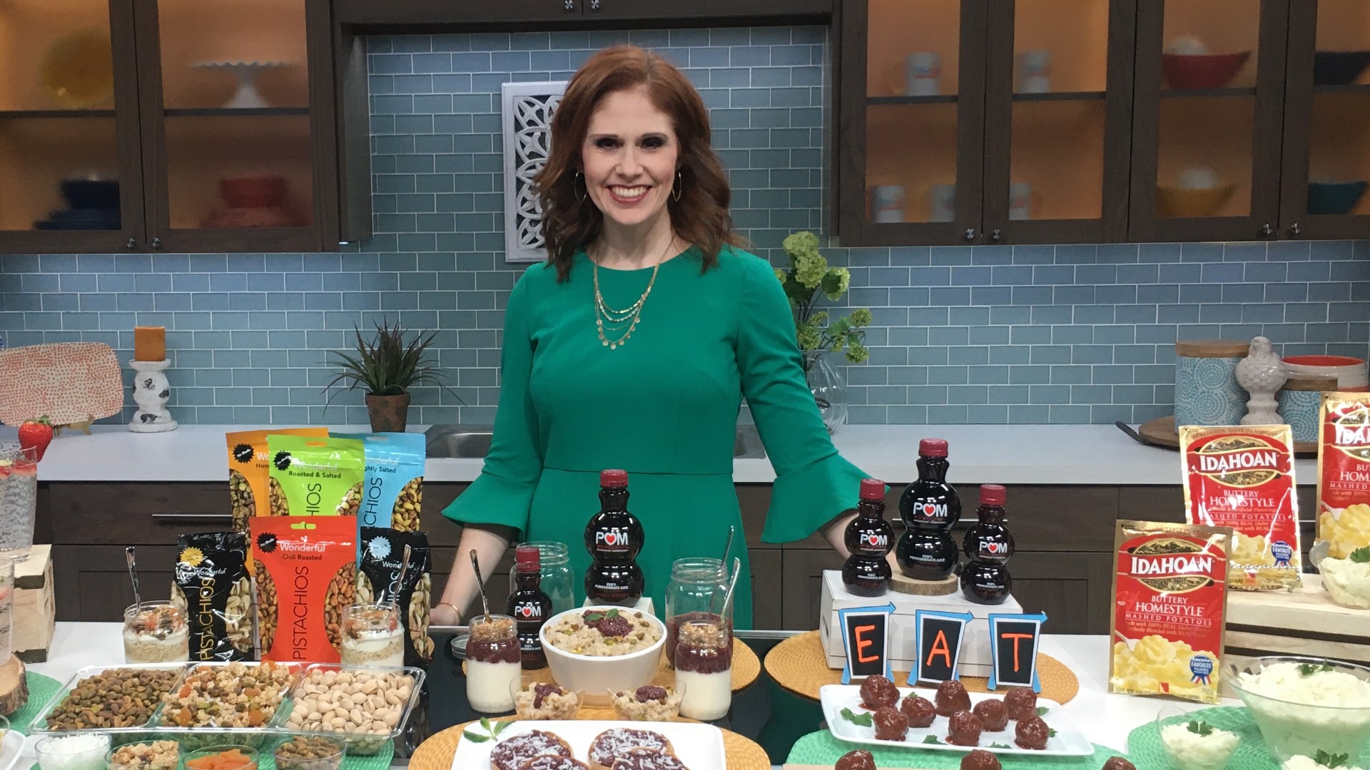 Registered dietitian Amy Goodson shares easy ways to stay hydrated, smarter ways to snack, and short cuts to home-cooked meals.  Sponsored by Parker's Plate.