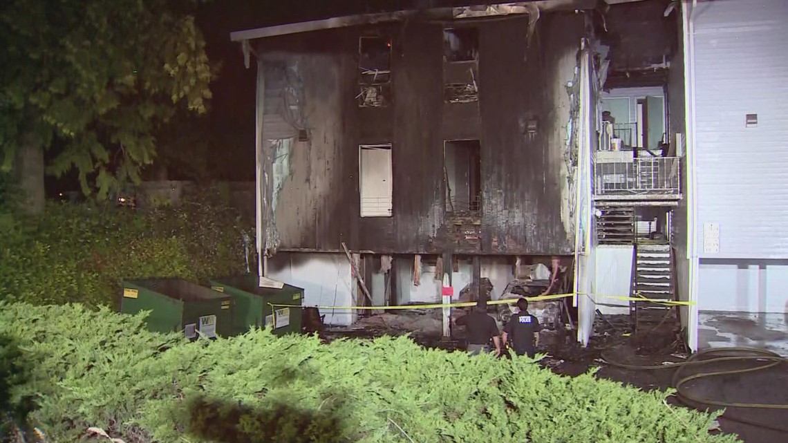 Over a dozen people displaced after fire at Lynnwood apartment | king5.com