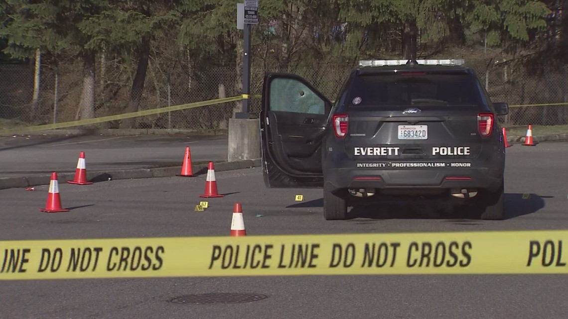 Everett police officers took injured coworker to hospital in a squad car