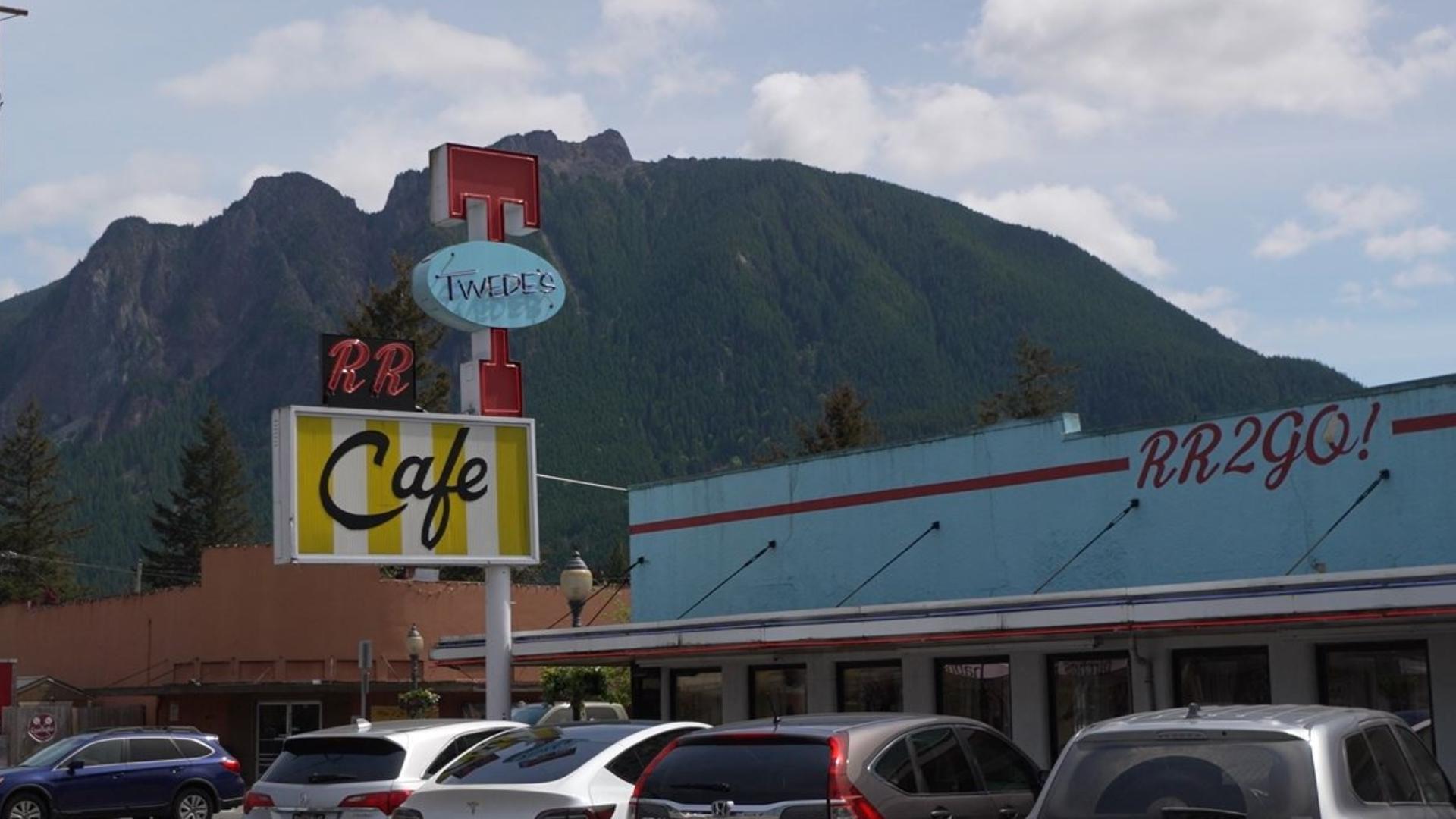 Twede's Cafe first appeared in the series in 1990, and 34 years later customers still flock to the restaurant for coffee and cherry pie. #k5evening #NW90s