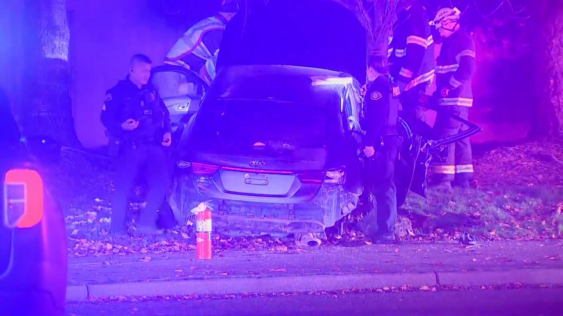 stolen-car-chase-leads-to-crash-in-kent-king5