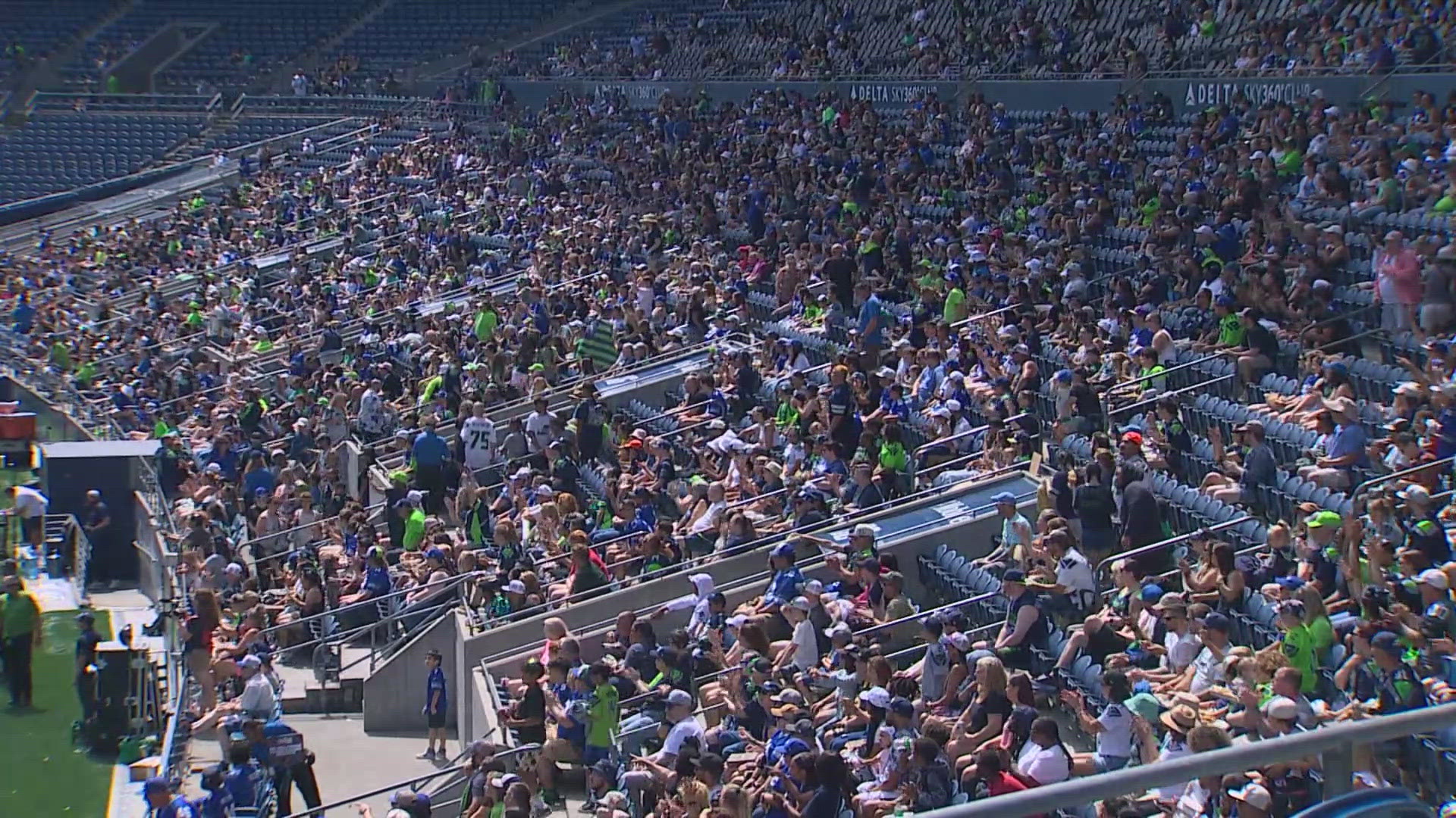 Thousands of NFL fans attend Seahawks Football Fest in Seattle | king5.com