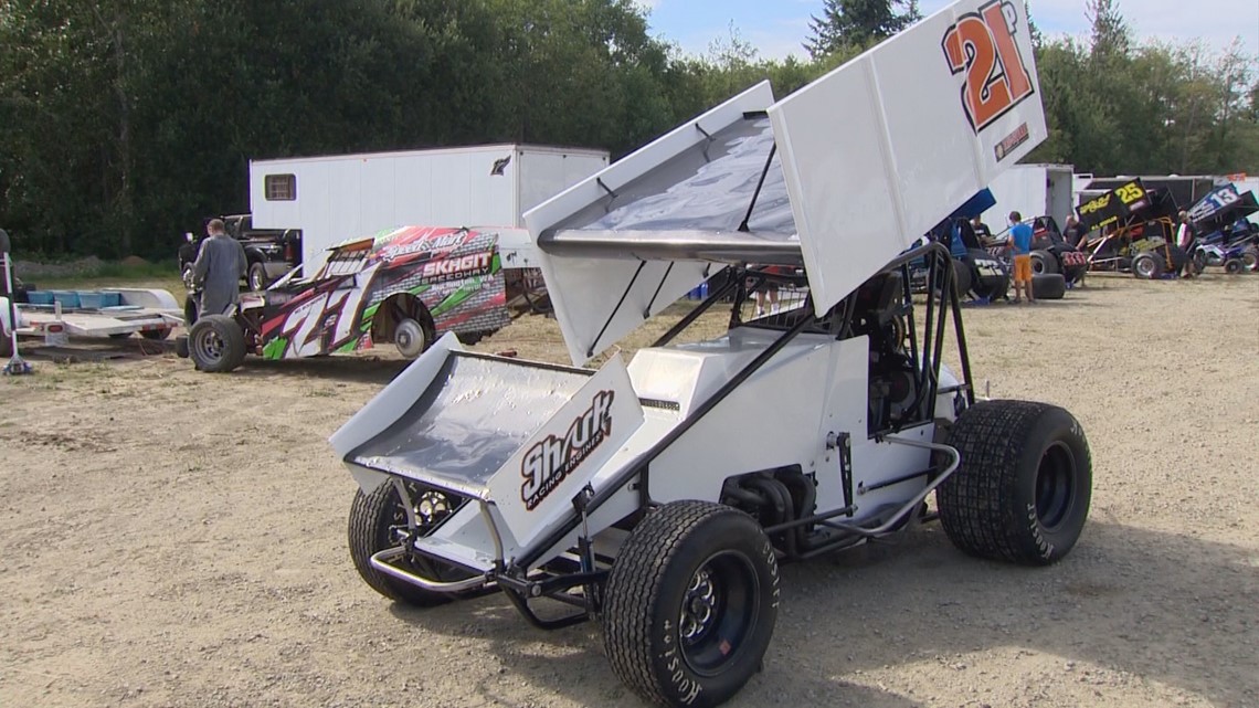 The adrenaline junkies of sprint car racing at Skagit Speedway