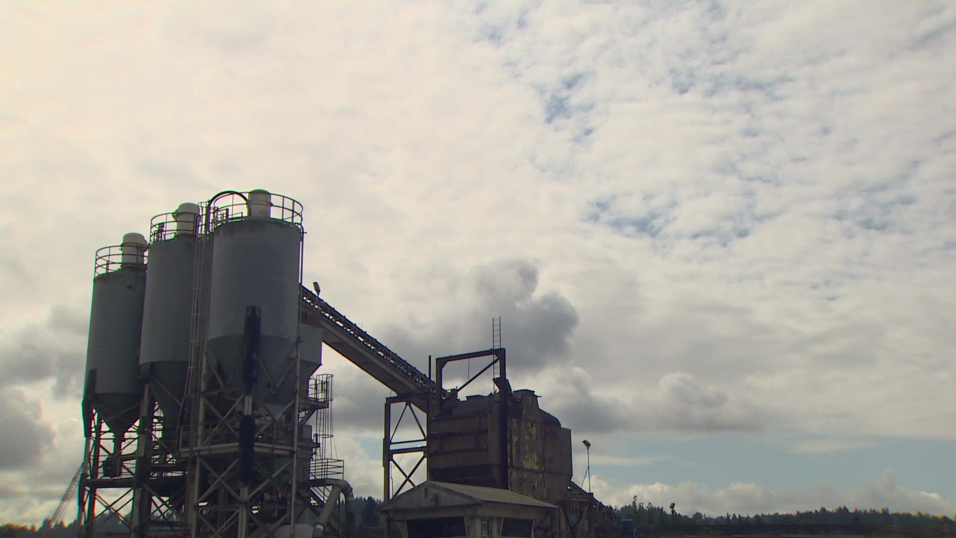 The City of Kenmore is calling for Governor Inslee to use his powers to shut down a Cadman asphalt plant when wildfire smoke blankets the area.