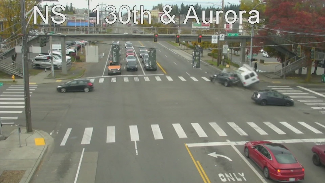 Red light runner causes bad crash in Seattle | king5.com