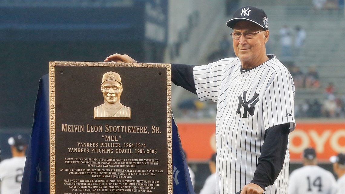 New York Yankees Manager Joe Torre poses with 1996 World Series News  Photo - Getty Images