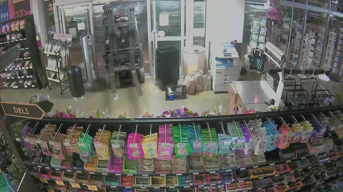 Thieves use forklift to steal grocery store ATM in Seattle - Vimarsana News
