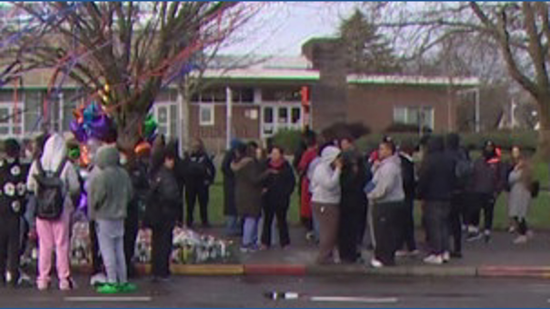 Community gathers for vigil for teens killed in Rainier Beach | king5.com