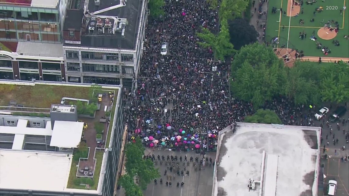 活动人士对西雅图市与2020年抗议者的和解做出反应