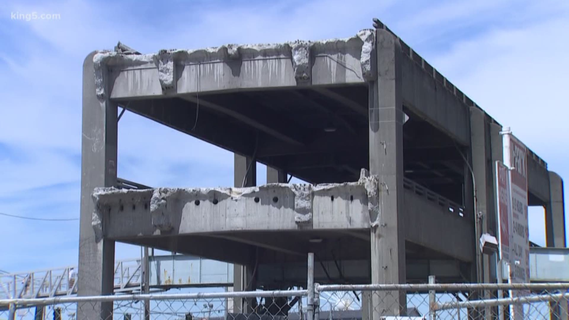 On Friday morning, Alaskan Way is expected to be reduced to one lane each direction between King St. and Dearborn to help the demolition contractor prepare to start tearing down the south end of the viaduct.