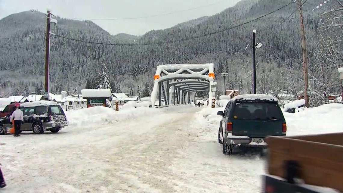 US 2 fully reopens over Stevens Pass after days of heavy snowfall
