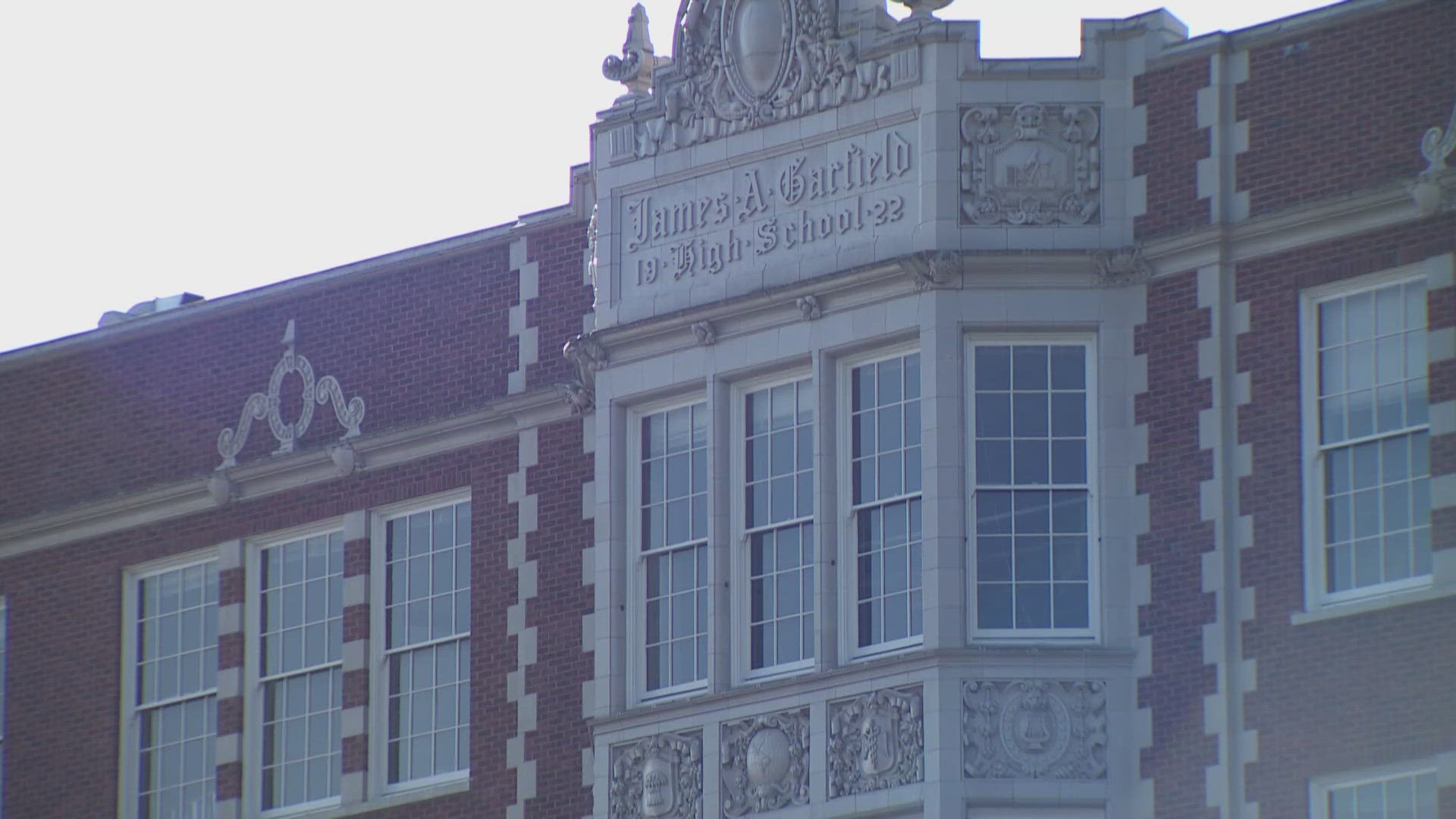 Seattle schools blocks return of resource officers at Garfield | king5.com