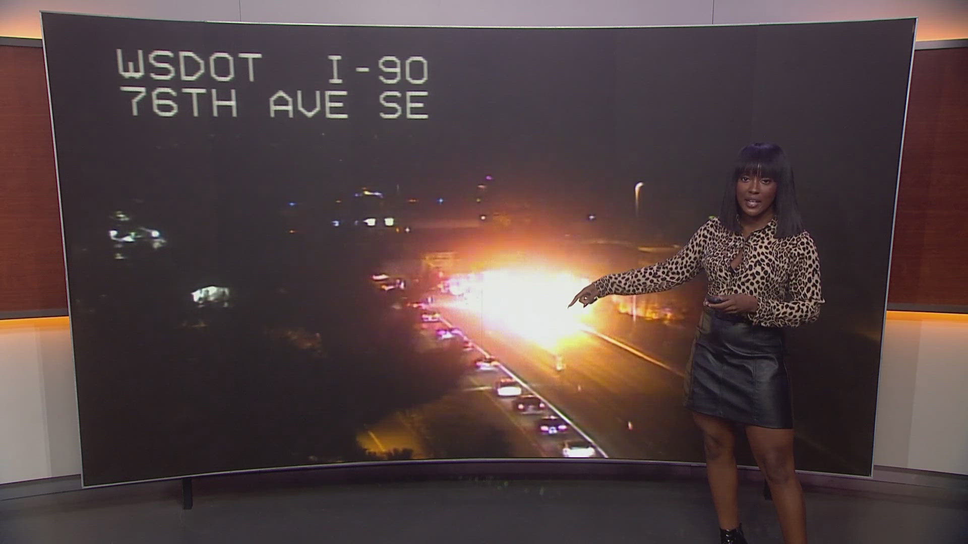 5-car crash blocks 2 lanes of eastbound I-90 on Mercer Island