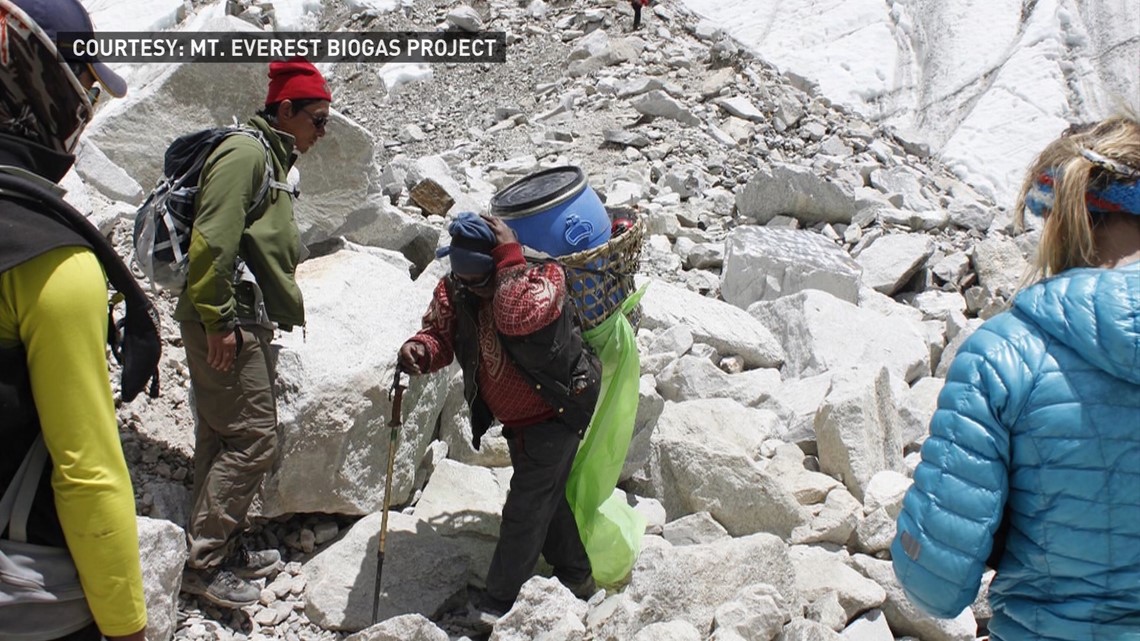 Washington team aims to clean up human waste on Mount Everest