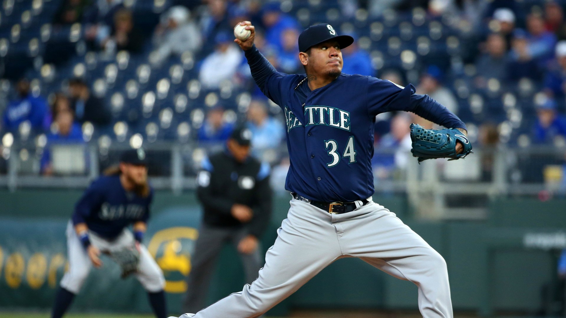 Hernandez solid, Mariners sharp in 83 win over Royals