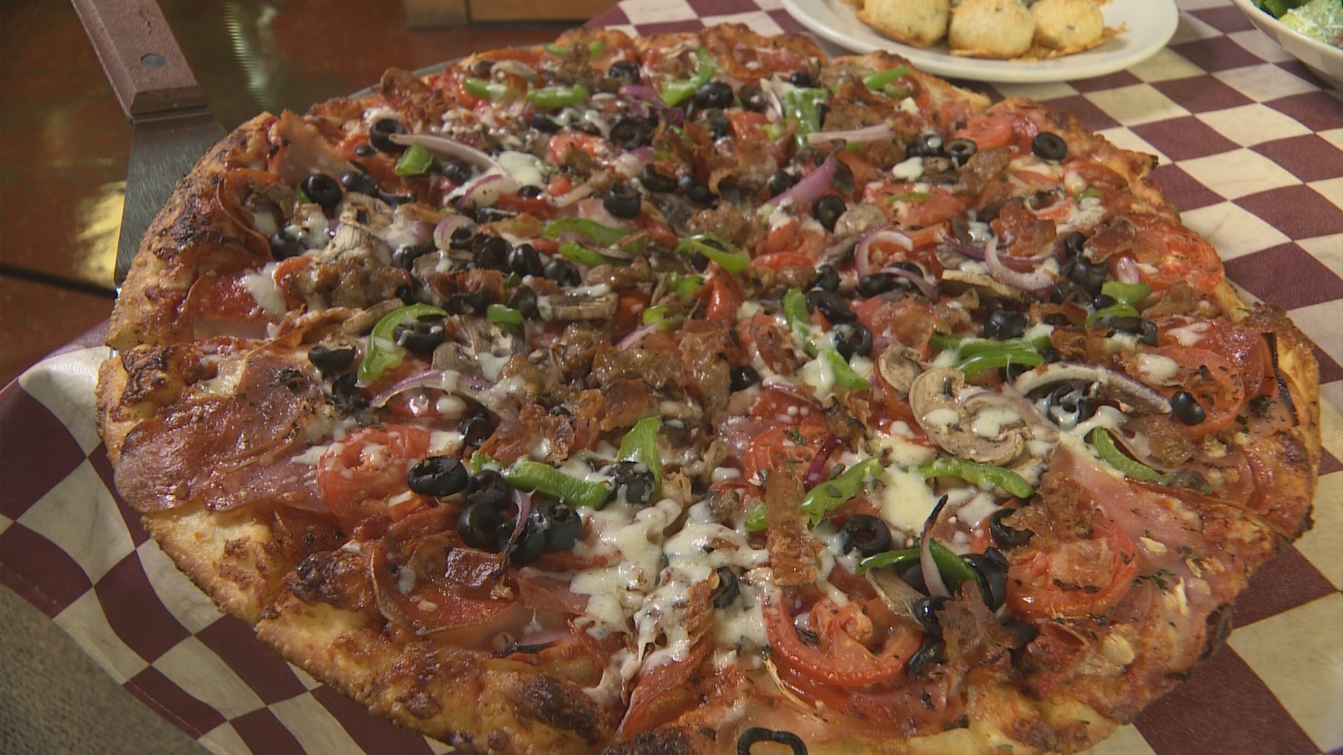 All Aboard Trackside Pizza For A Treat The Kids Will Love King5