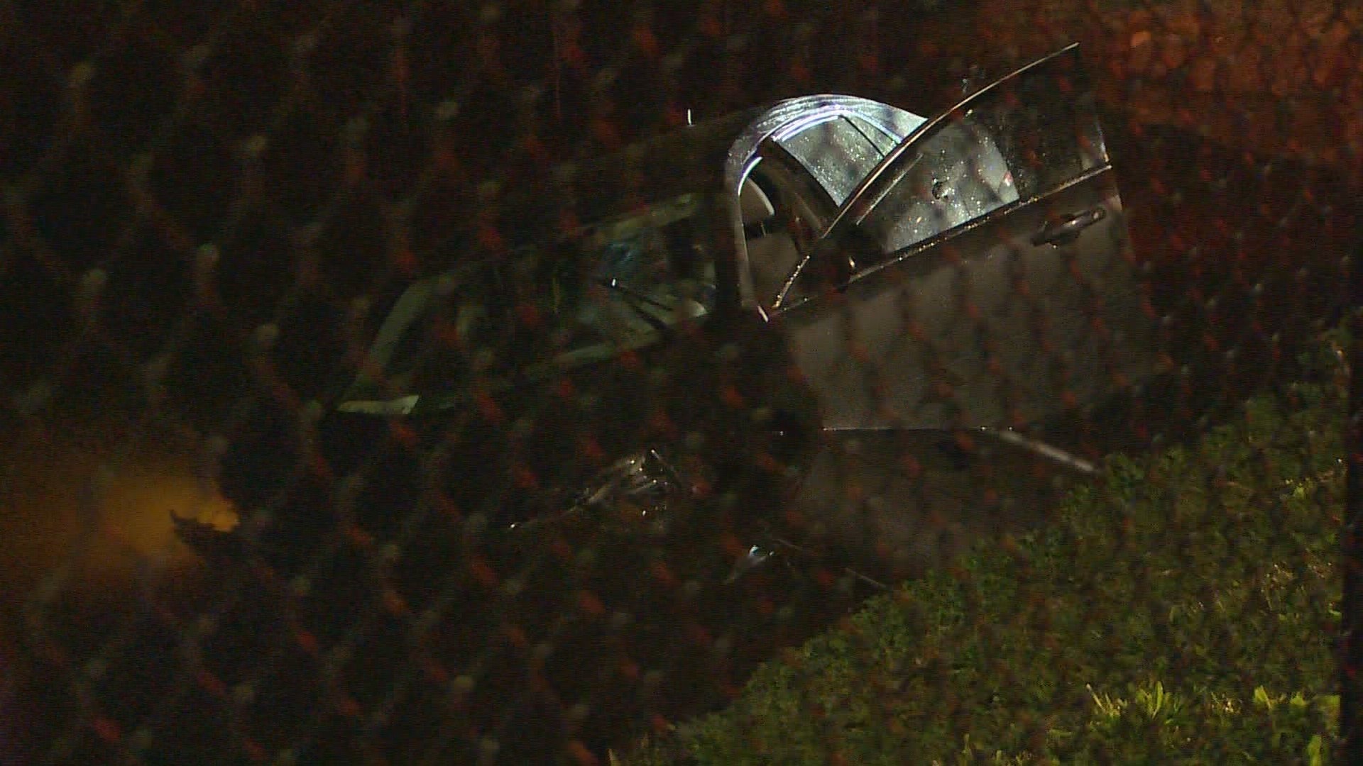 Police chase ends with crash into Kent pond | king5.com