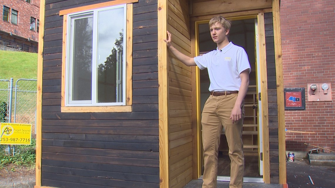 students build tiny home for Seattle's homeless
