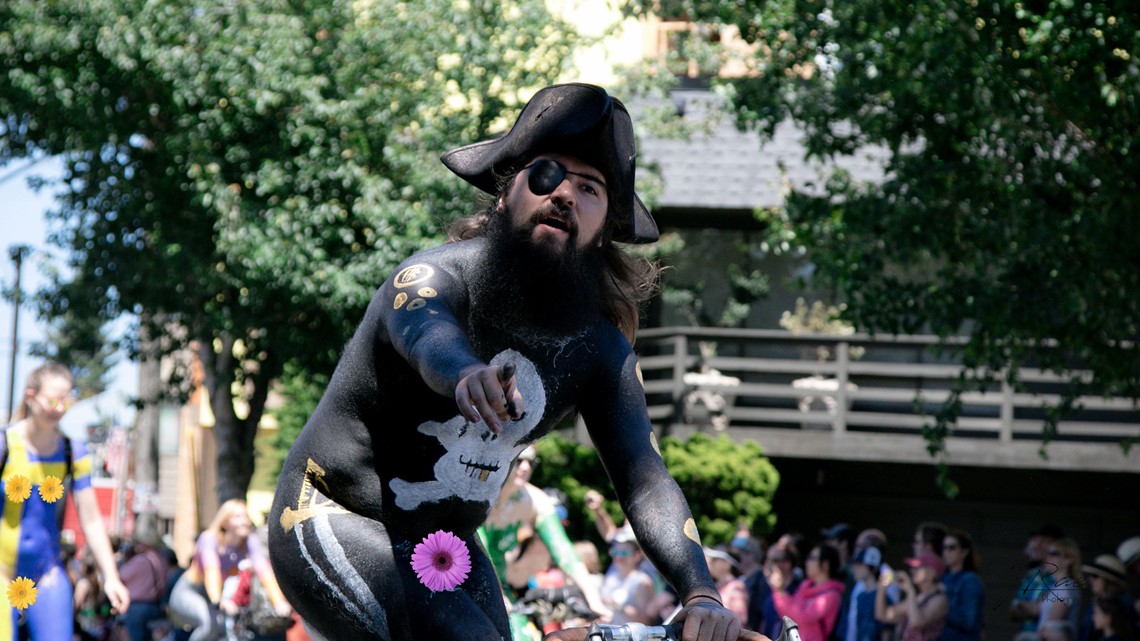 Seattle Celebrates Summer With Naked Bike Ride At Fremont Solstice