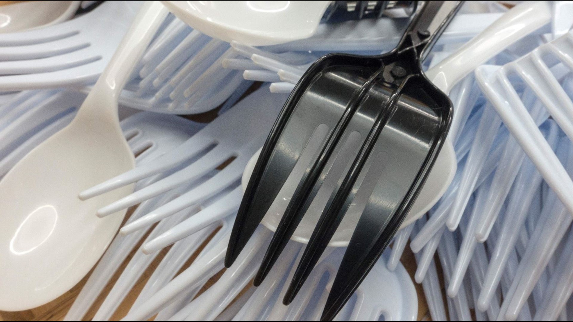 As of January 1, 2022, Washington restaurants will no longer include single use plastic utensils, straws or condiment packets. Diners may still request them.
