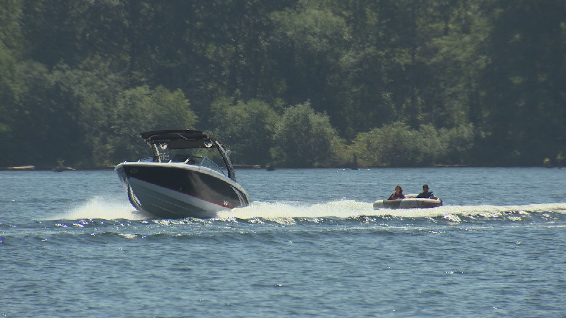 Go tubing on Lake Washington with Seattle Boat's FunShare program