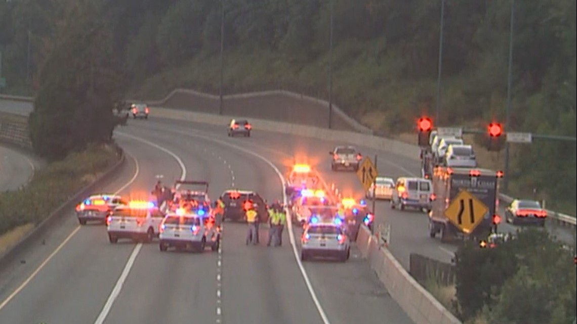 2 Bellevue officers injured in crash on I405