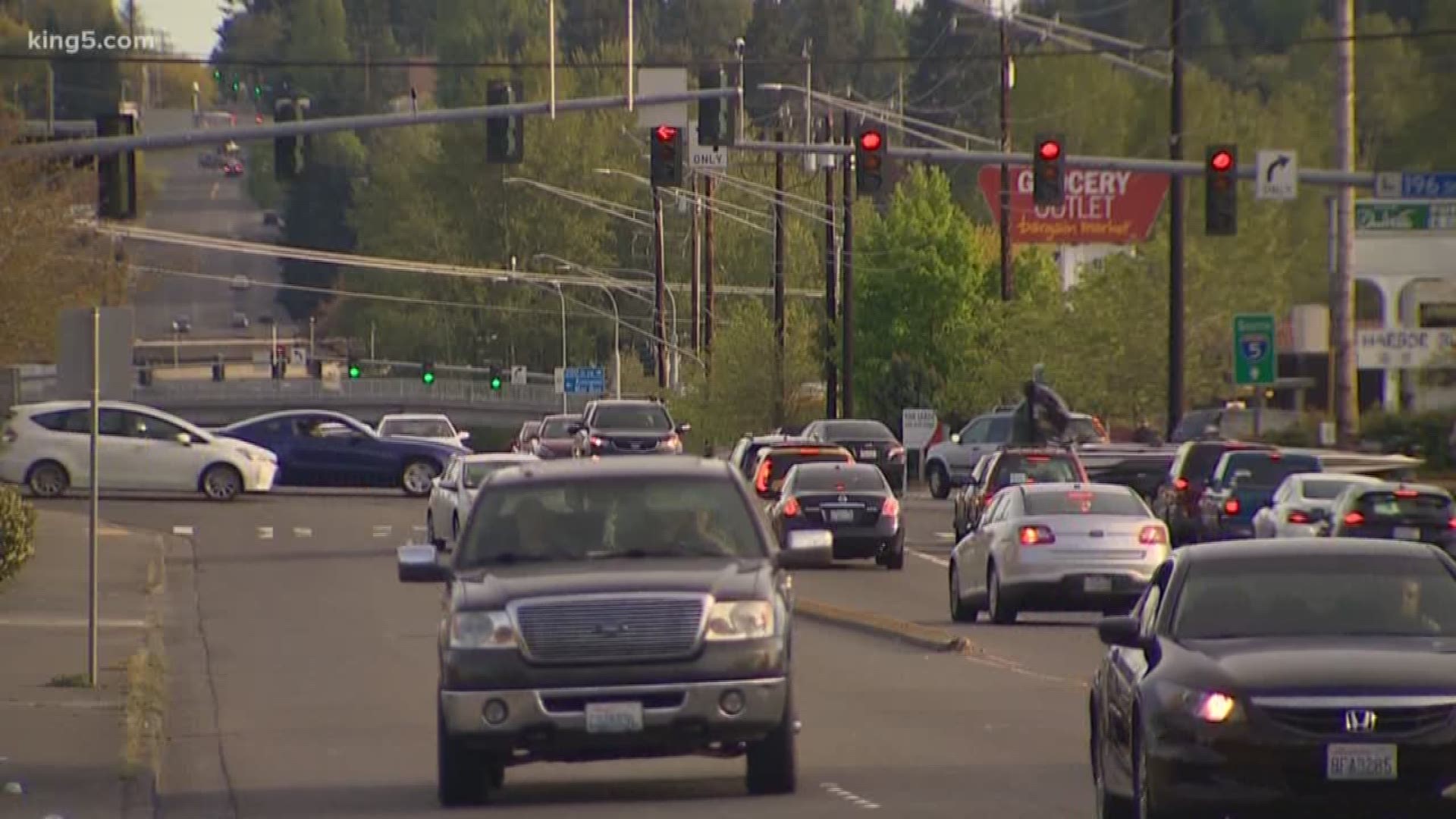 Lawmakers want people to cut out on distracted driving to keep roads safe.