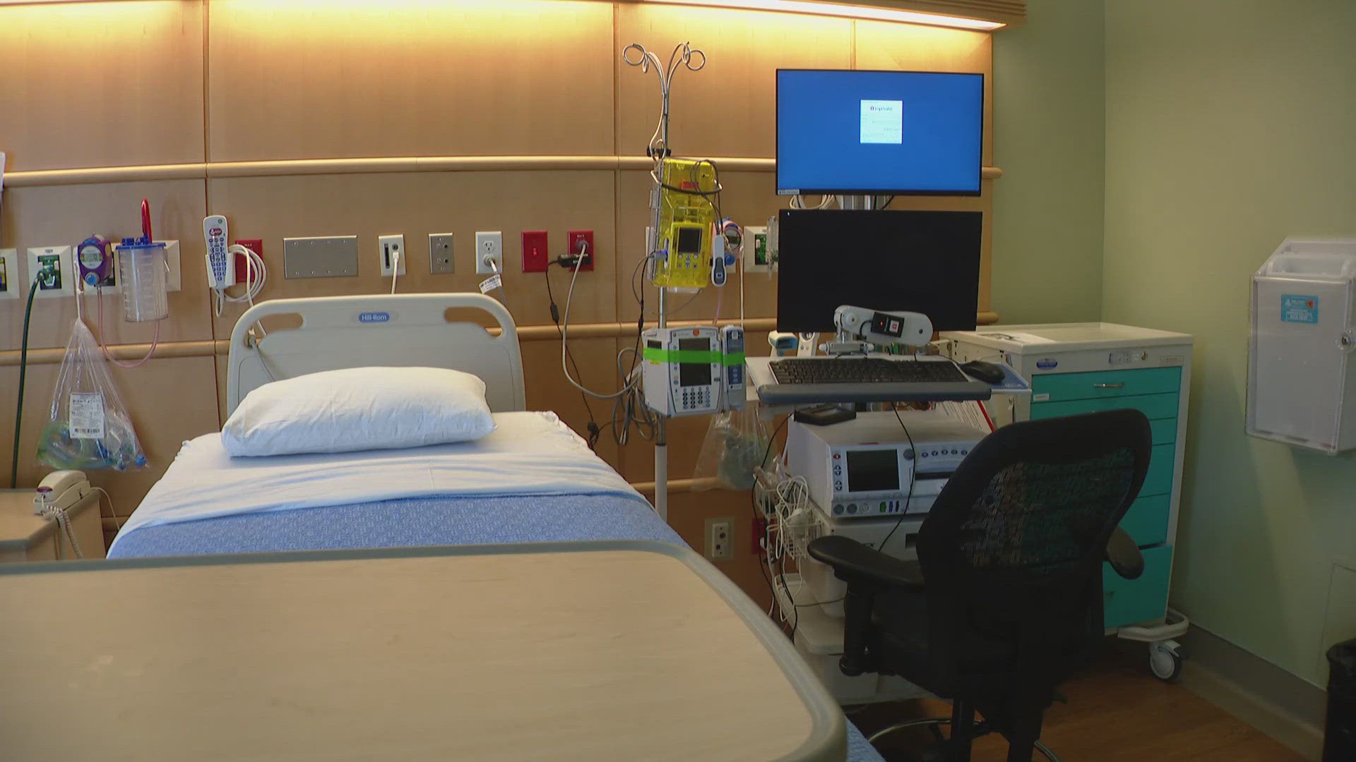 A new federal grant will provide training for 300 nurses over the course of three years.