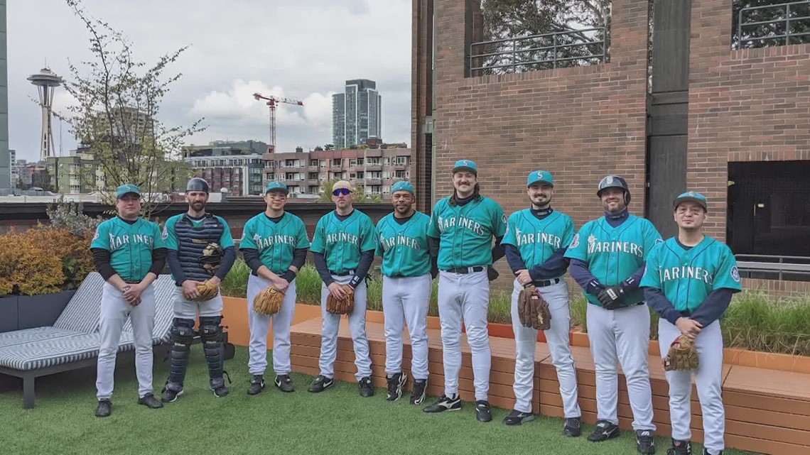 Mariners fans attend home opener in full 1995 uniforms