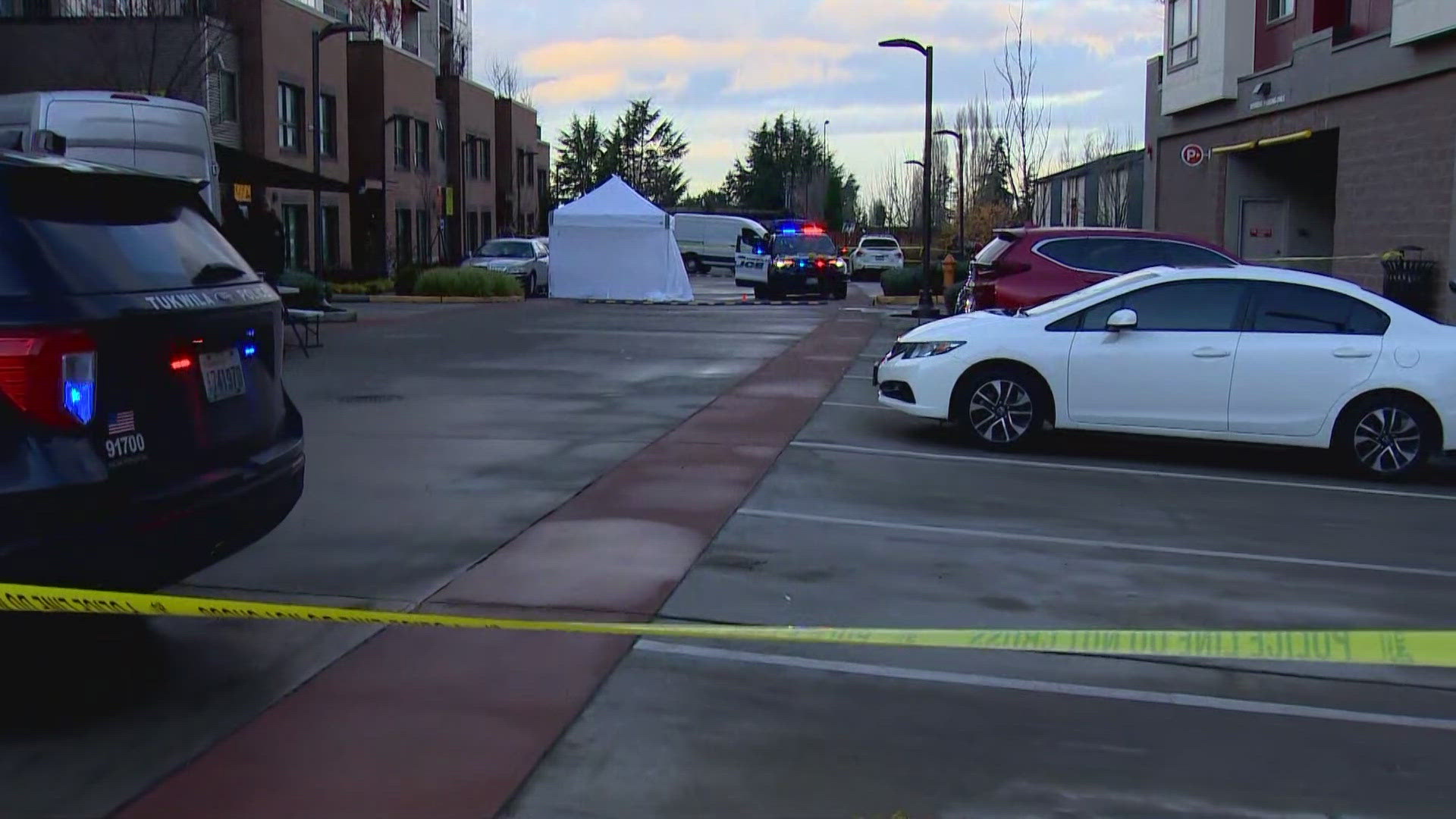 Man found stabbed to death in Tukwila parking lot | king5.com