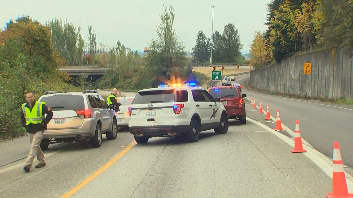 4 killed in overnight crash on SR 518 in Tukwila