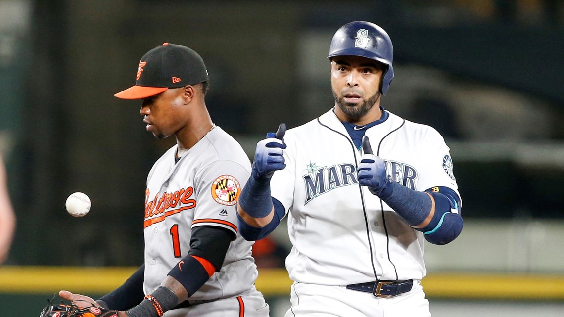 Mariners' Nelson Cruz becomes U.S. citizen 