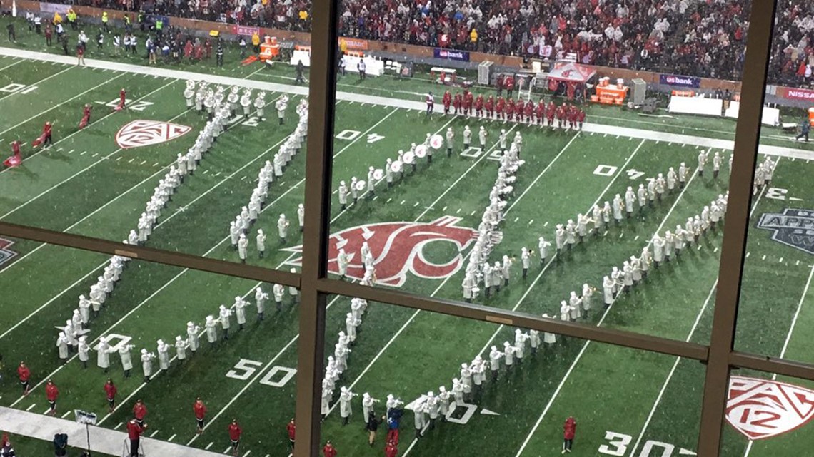 WSU band plays UW fight song at Apple Cup after bus crash 