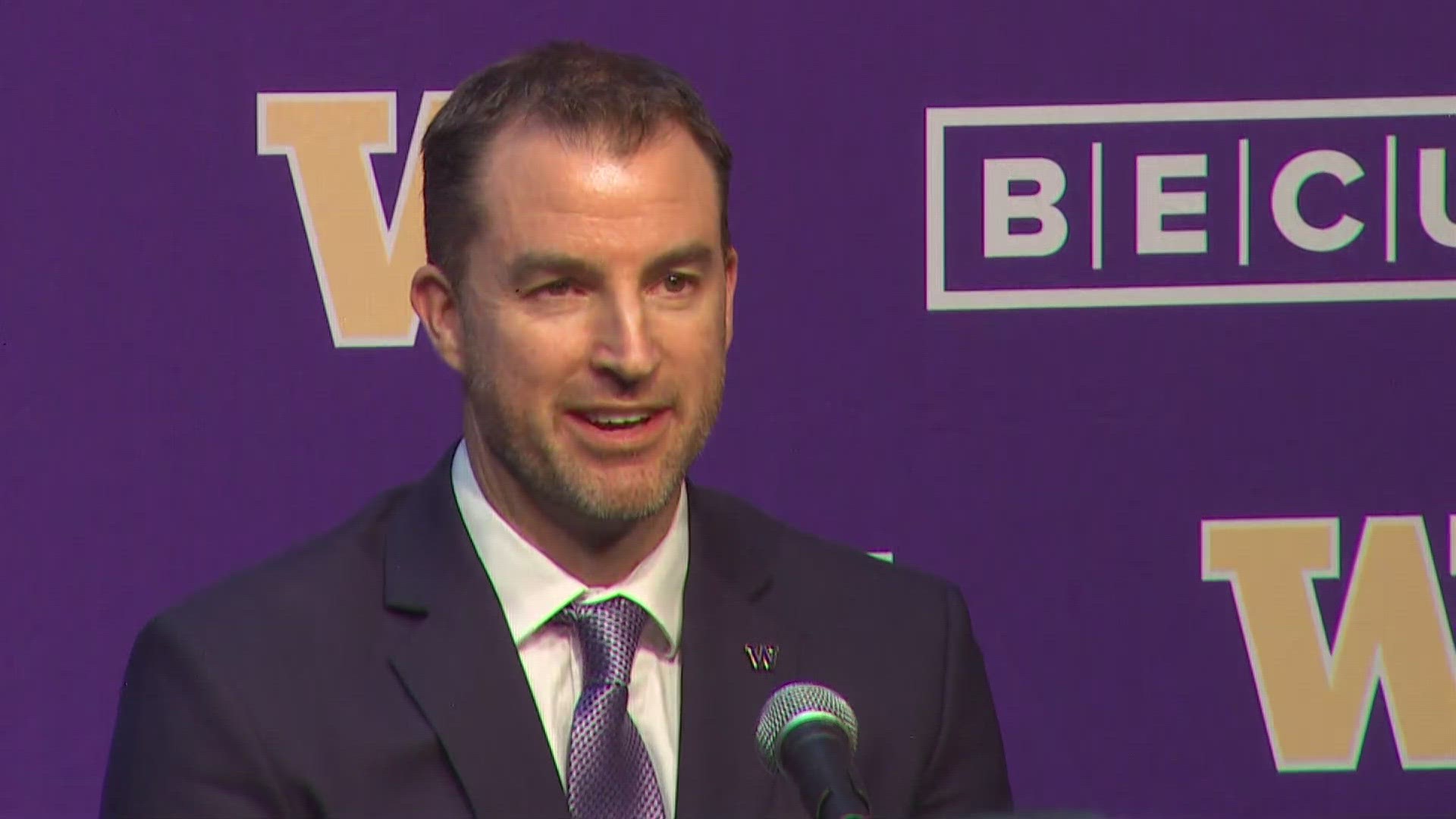 Washington Huskies men's basketball coach Danny Sprinkle replaces Mike Hopkins at the helm.