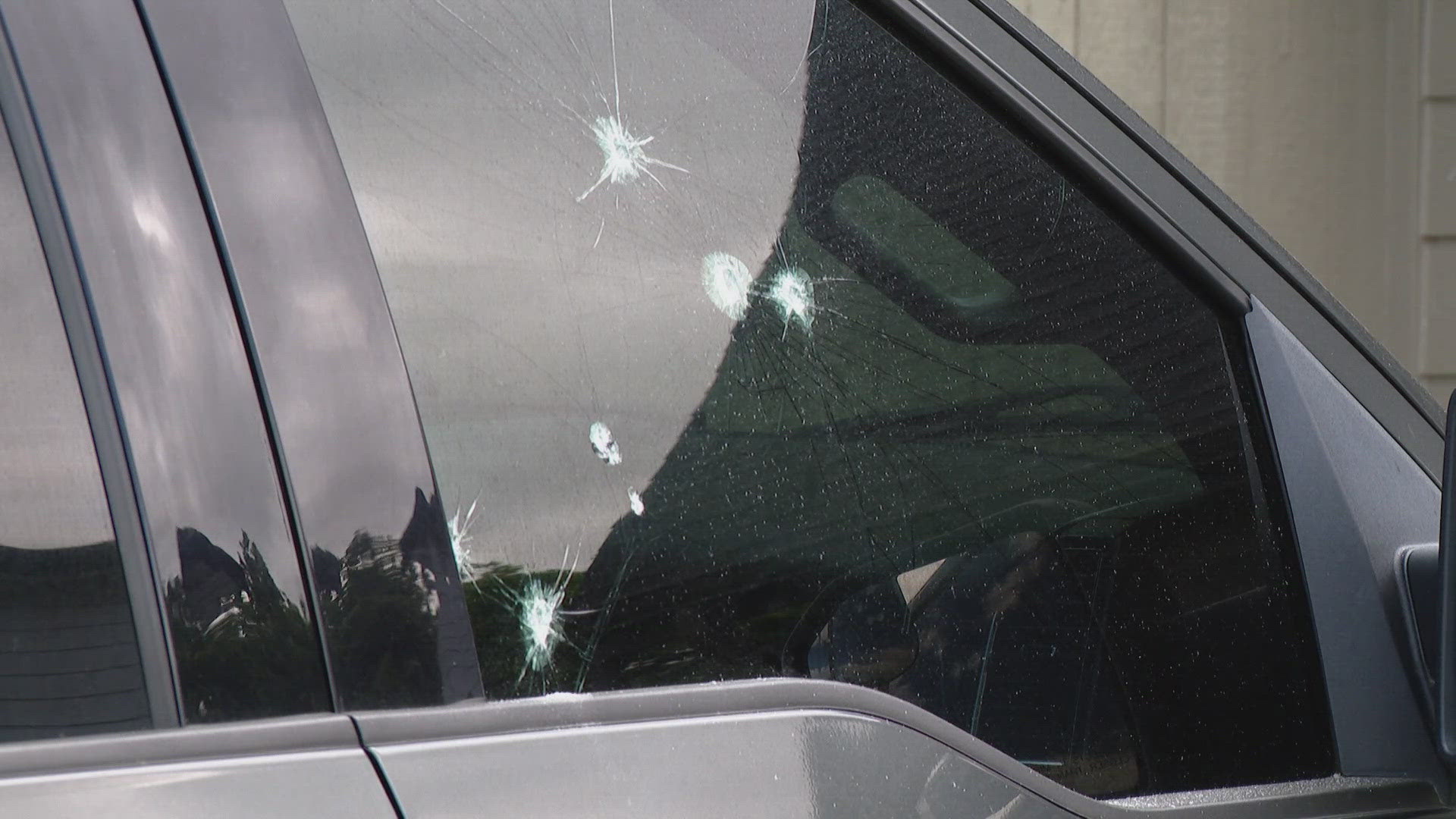 Police in Sumner are working to learn who was responsible for breaking into around a dozen vehicles in less than an hour.