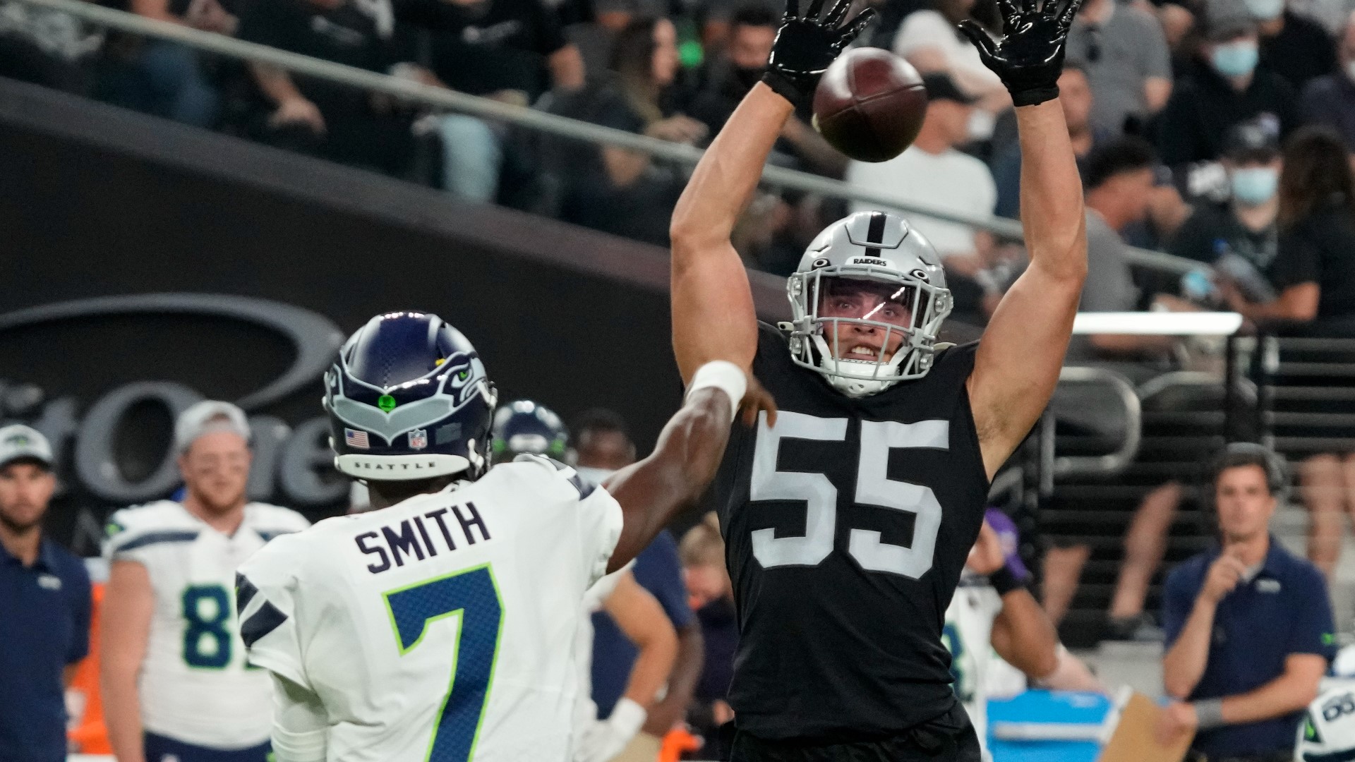 Thirdstring QB Peterman leads Raiders 207 over Seahawks