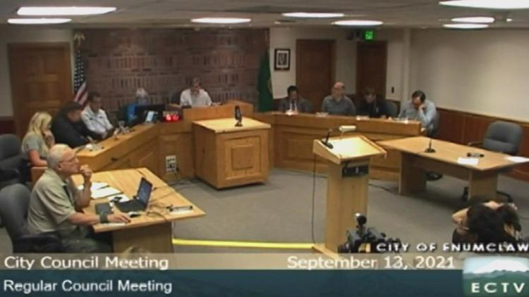Enumclaw council members defend COVID vaccination verification comments, unmasked meeting