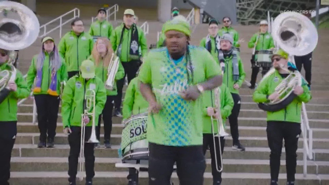 Marshawn Lynch plays hype man for the Seattle Sounders