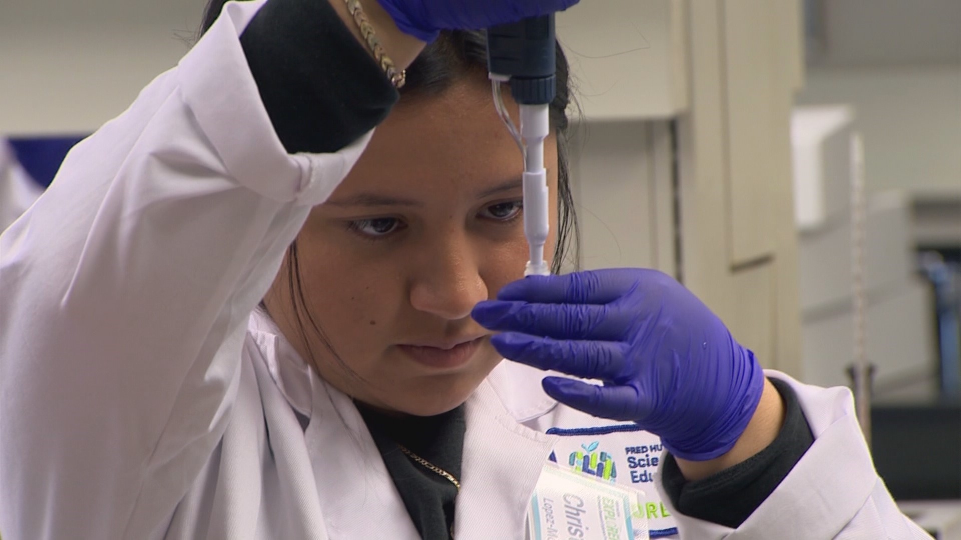 Fred Hutch program inspires teens interested in science | king5.com