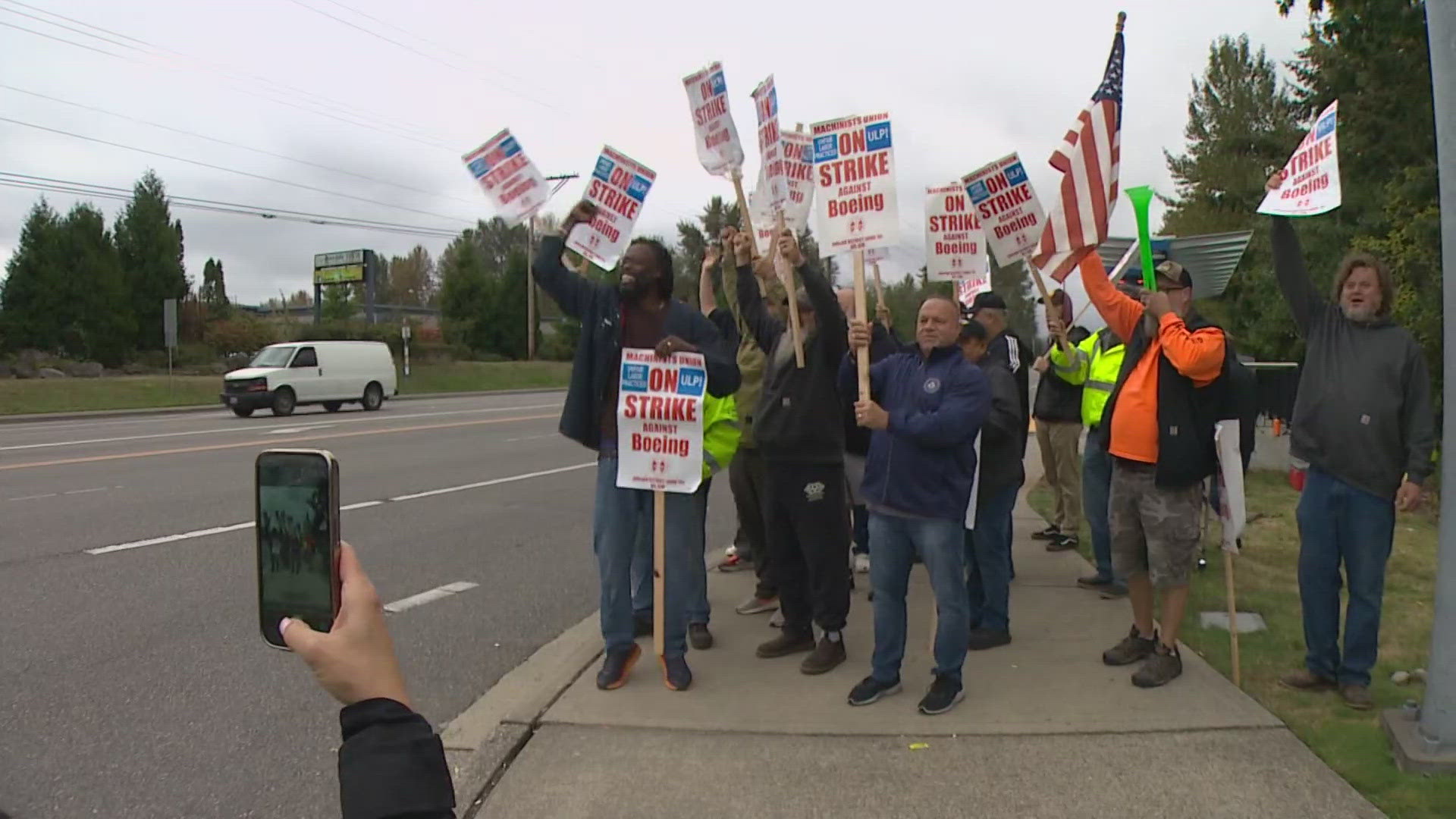 Boeing machinists want a 40% pay increase and the return of their pension