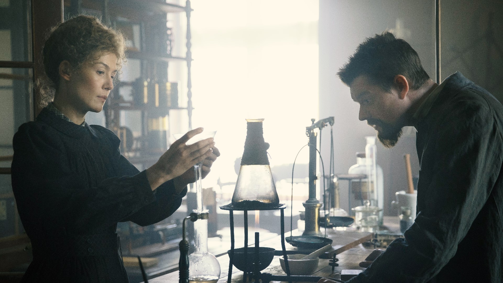 Rosamund Pike and Sam Riley play Nobel Prize-winning scientists Marie and Pierre Curie. #k5evening