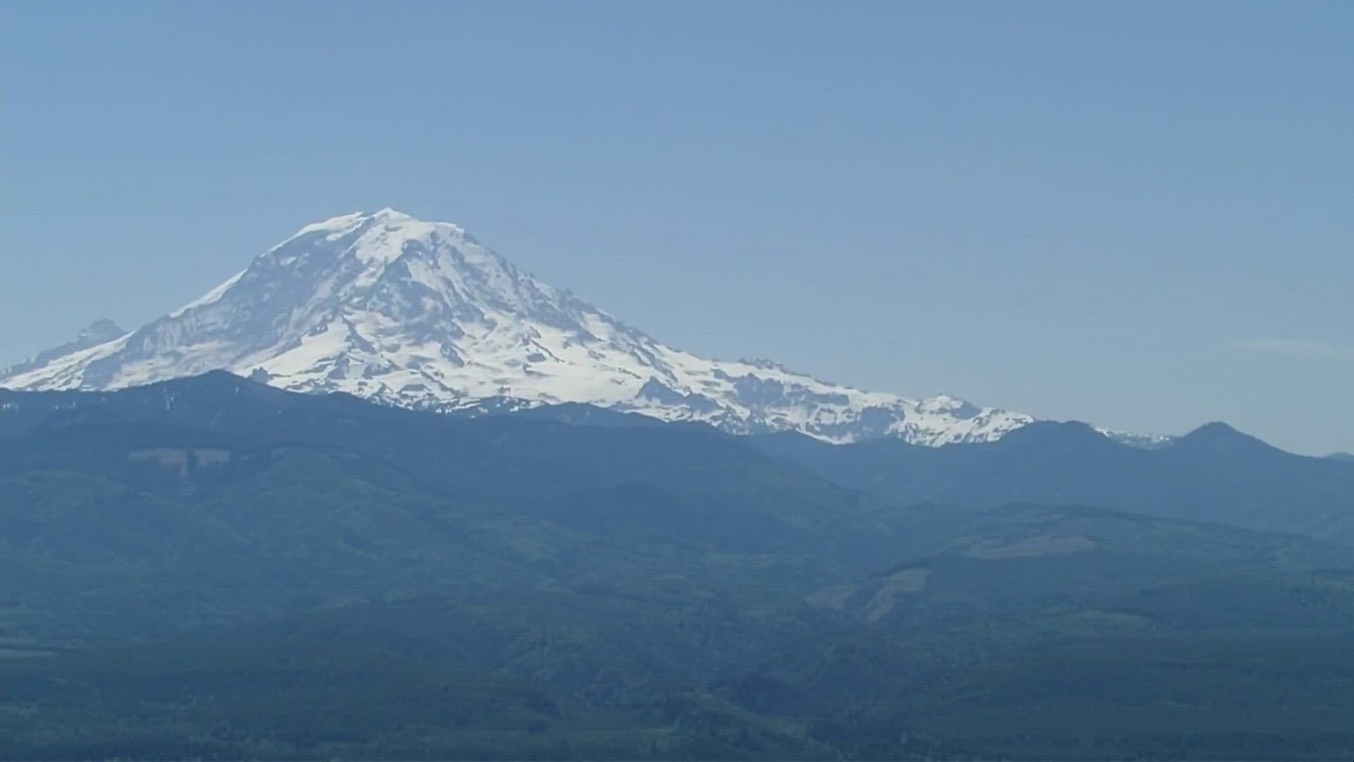 Search and rescue crews are looking for a man who went missing while climbing Mount Rainier last week.
