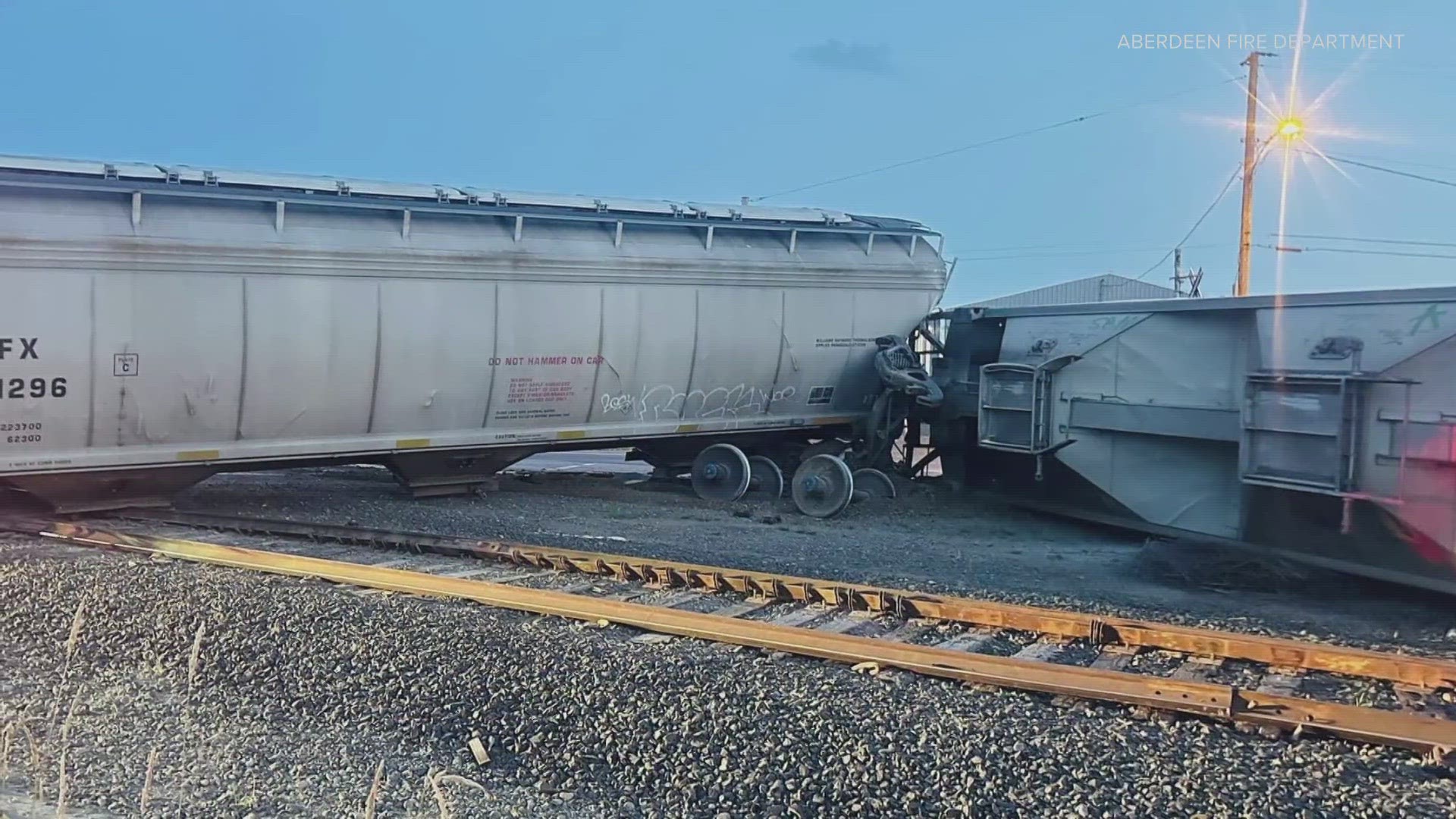 5 rail cars and one locomotive derailed in an accident.