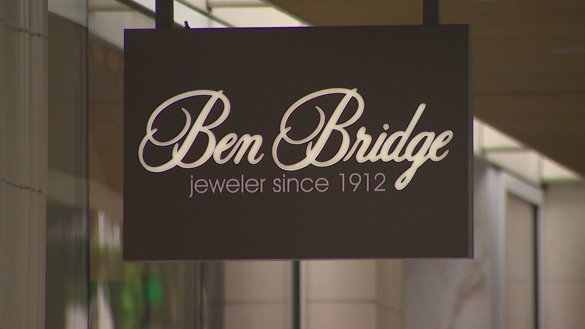 After many Seattle businesses closed downtown, the new Ben Bridge Jeweler flagship store at 5th and Pine hopes to revitalize the area.