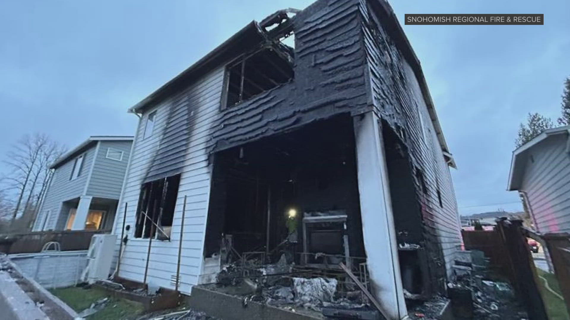 Neighbor helps rescue man from house fire in Monroe | king5.com