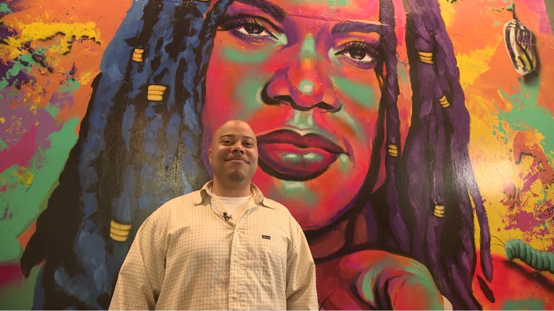 Myron Curry's new mural hangs in the lobby of the Aspen Terrace Apartments, a place that serves those with criminal histories. #k5evening