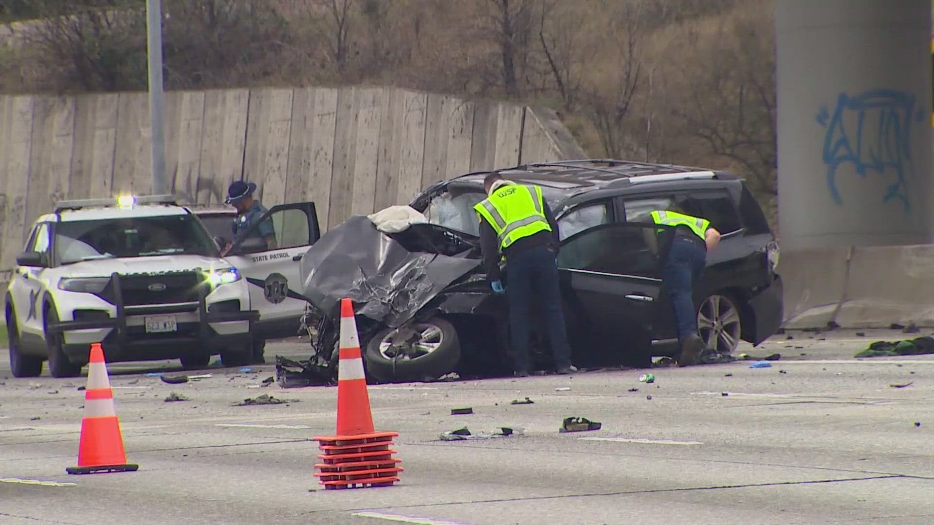 Washington couple survives I-5 crash when SUV falls from overpass