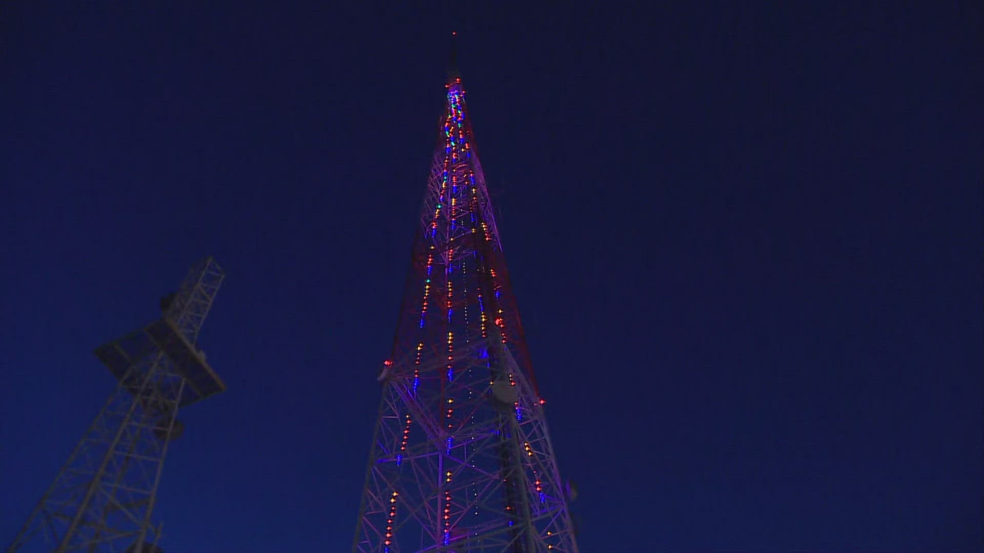 The holiday season is here and for many Seattleites, one of the indications of that is the lights on the KING 5 tower.